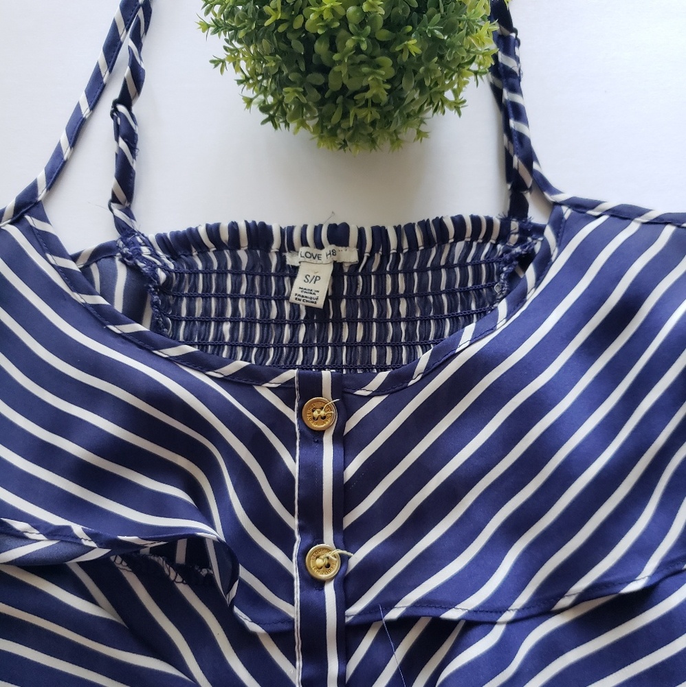 CUTE 💙RUFFLE TOP - Picture 3 of 3